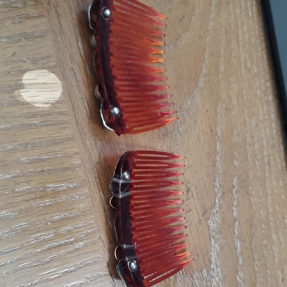 Silver tone Leaf patterned Hair Combs - Picture 3 of 4